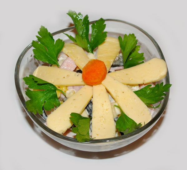 салат дамский каприз с ветчиной и сыром