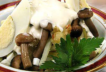салат гостиный двор из грибов, картофеля и огурца