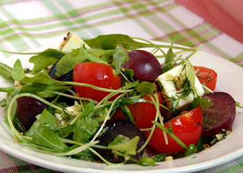 салат с рукколой и виноградом