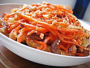 салат из моркови с мясом