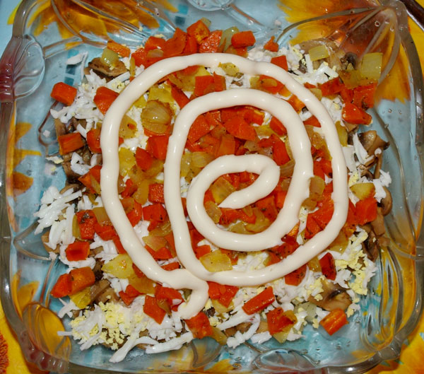 салат осенний с грибами слоенный, пошаговый рецепт