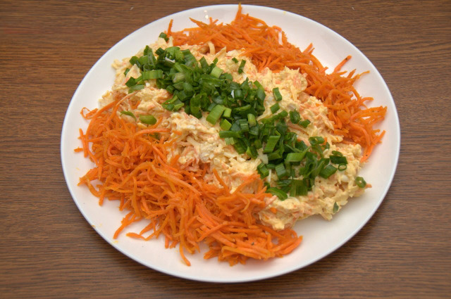 салат бонитто с курицей и корейской морковью