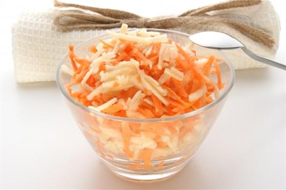 Салат из морковки с яблоками